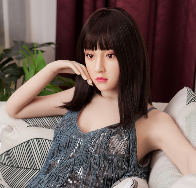 成人娃娃頭雕為什么選擇硅膠材質(zhì)的？