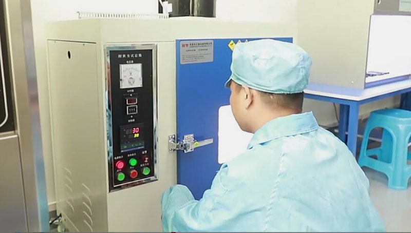 硅膠制品噴有手感油有什么作用？